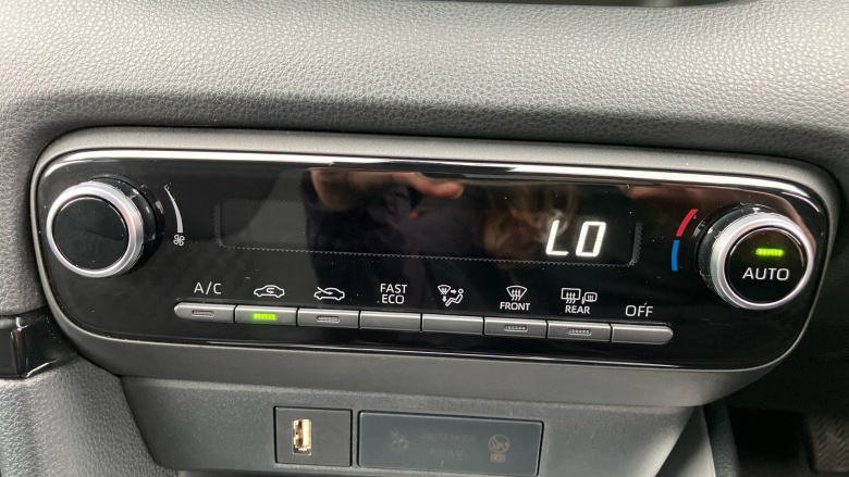 Toyota Yaris 1.5 Hybrid Design 5dr CVT Hybrid Hatchback